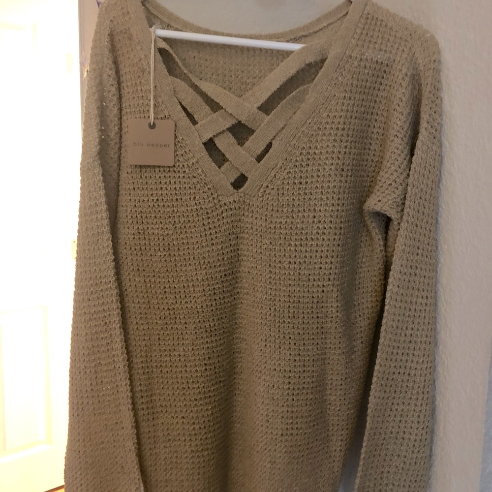 New with tags camel shaker knit sweater size M